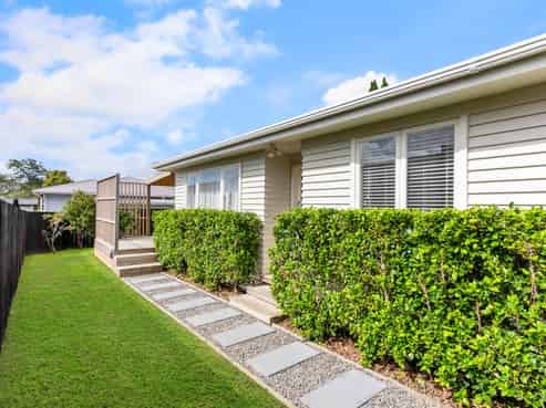 2/99 Hobsonville Road, West Harbour