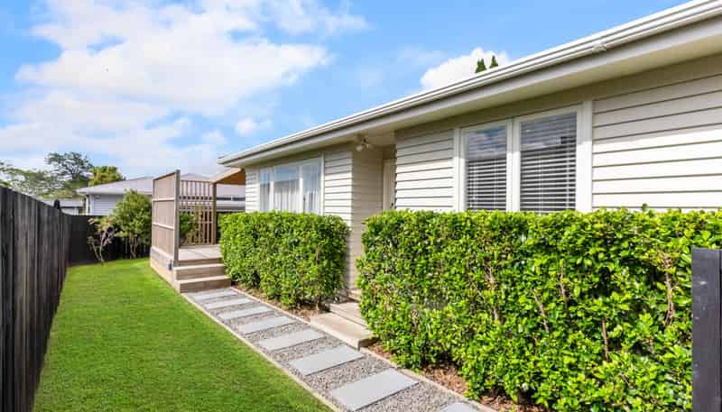 2/99 Hobsonville Road, West Harbour