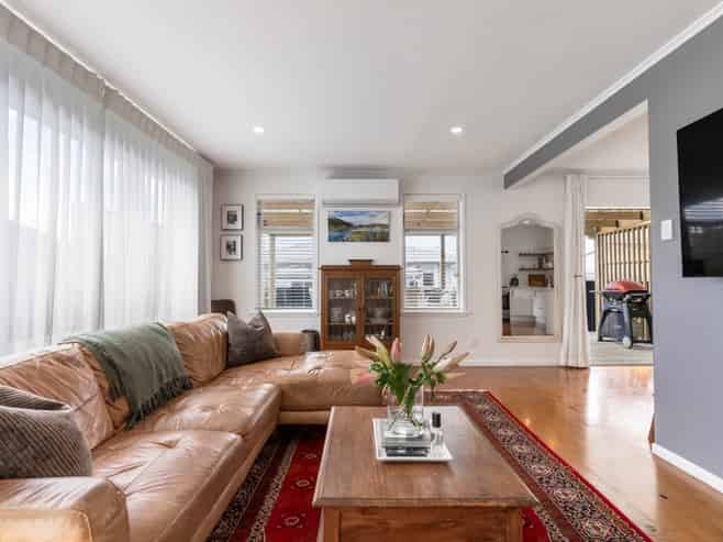 2/99 Hobsonville Road, West Harbour