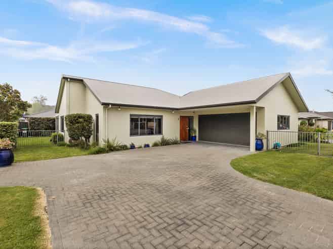 1 Pinotage Drive, Greenmeadows