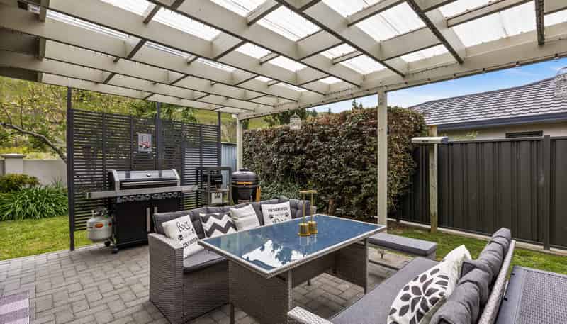 1 Pinotage Drive, Greenmeadows