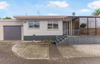 2/2 Quentin Ave, Epsom