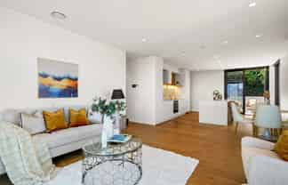 2/19 Polygon Road, St Heliers