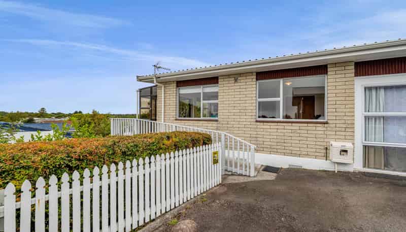 15B Mayfair Place, Westown