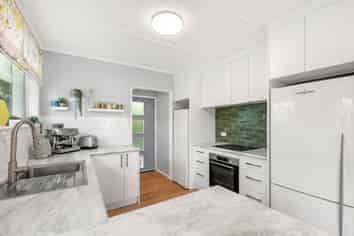 67 Bird Grove, Stokes Valley