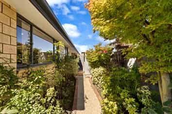 2A Ferndown Lane, Bromley