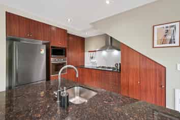 10 Country Club Terrace, Northwood