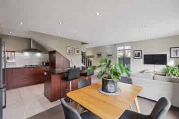 10 Country Club Terrace, Northwood