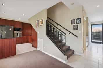 10 Country Club Terrace, Northwood