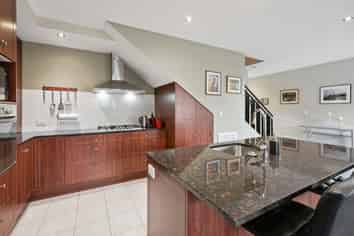 10 Country Club Terrace, Northwood
