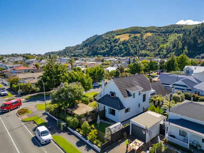 86 Halifax Street East, The Wood