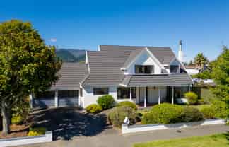 86 Halifax Street East, The Wood