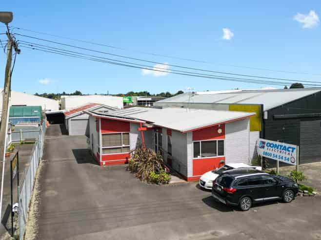 Functional mix of office, warehouse, and yard