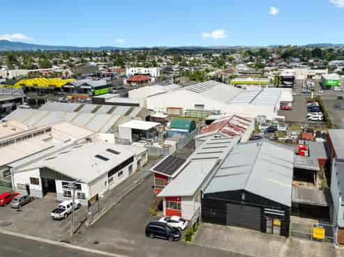 Functional mix of office, warehouse, and yard