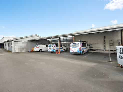 Functional mix of office, warehouse, and yard