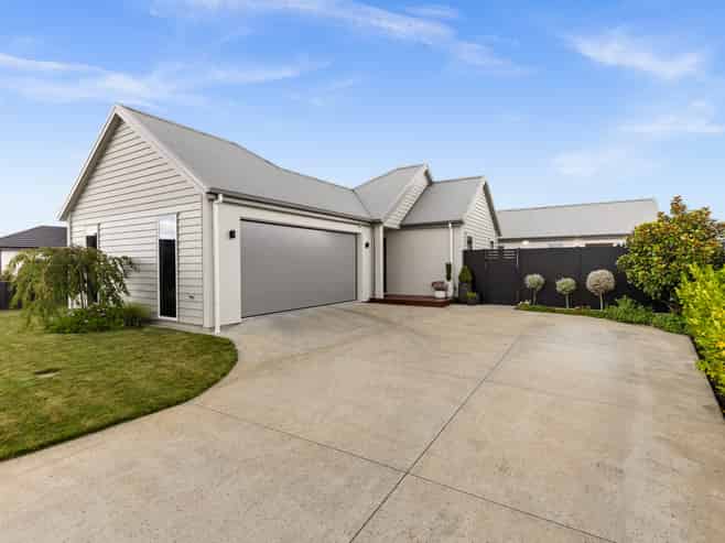 8 Horton Close, Frimley