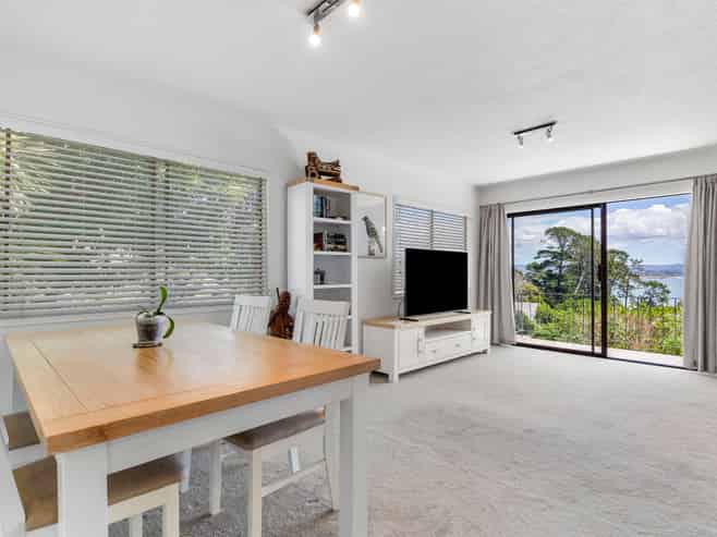 9 Sispara Place, Beach Haven