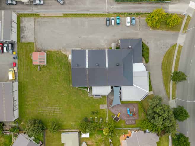 Outstanding, modern, well-presented warehouse