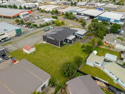 Outstanding, modern, well-presented warehouse