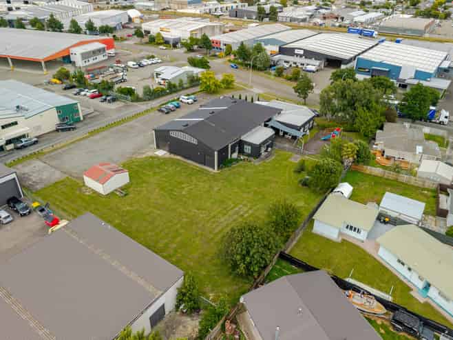 Outstanding, modern, well-presented warehouse