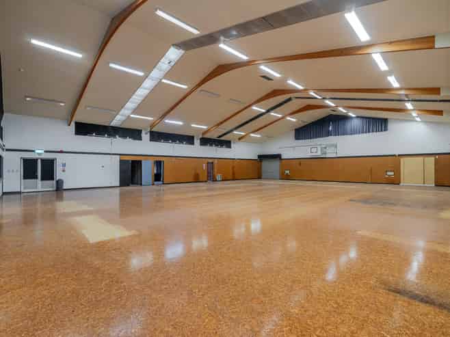 Outstanding, modern, well-presented warehouse