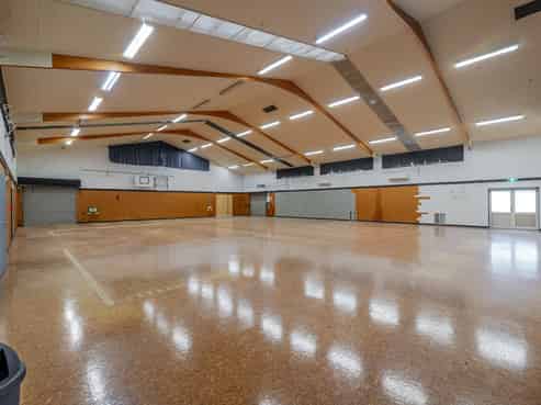 Outstanding, modern, well-presented warehouse