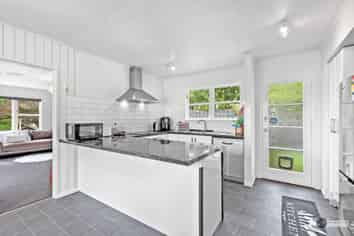 470E Stokes Valley Road, Stokes Valley