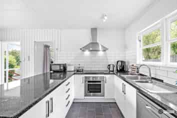 470E Stokes Valley Road, Stokes Valley