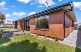 32 Welsh Road, Winton