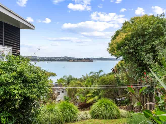 1104 Whangaparaoa Road, Tindalls Beach