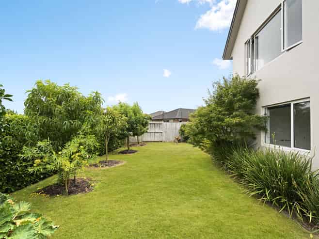 194 Saint James Drive, Huntington