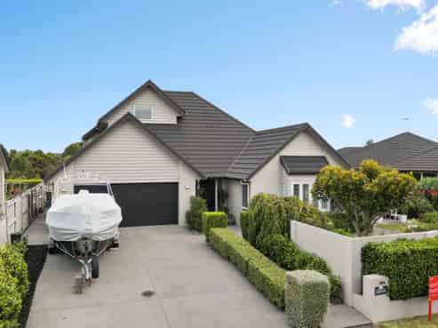 194 Saint James Drive, Huntington