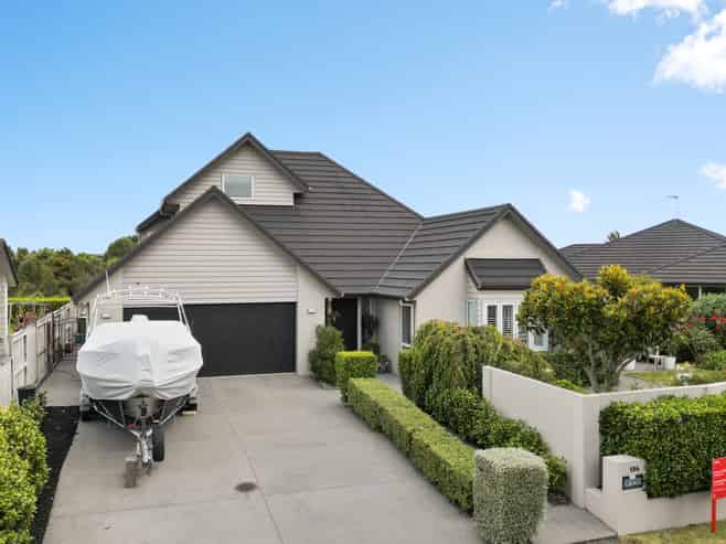 194 Saint James Drive, Huntington