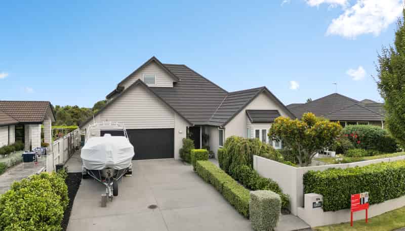 194 Saint James Drive, Huntington