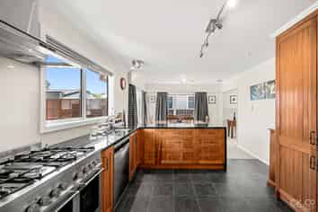 71 Holdsworth Avenue, Trentham