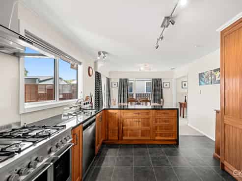 71 Holdsworth Avenue, Trentham