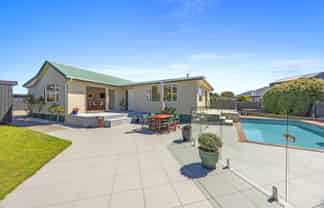 232 Lake Terrace Road, Shirley