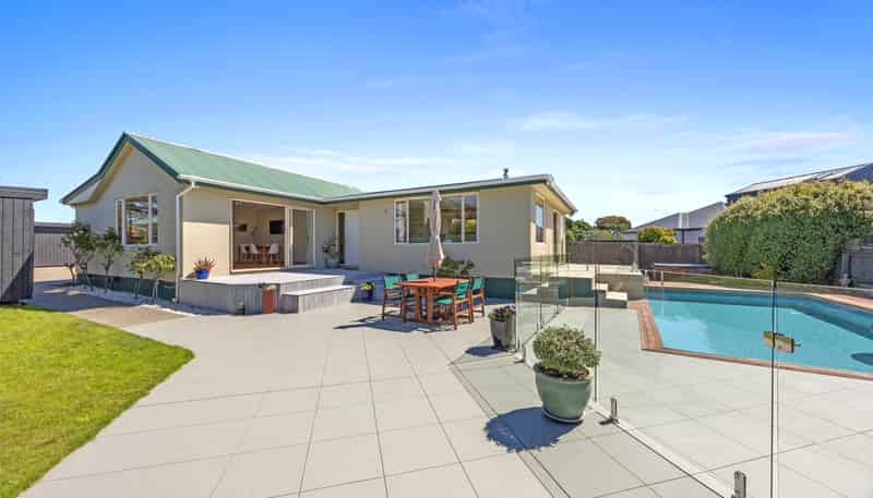 232 Lake Terrace Road, Shirley