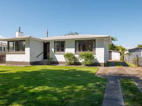 51 Pandora Avenue, Sunnybrook