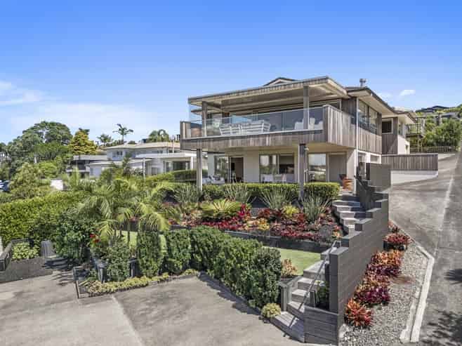 7 Commodore Parry Road, Castor Bay