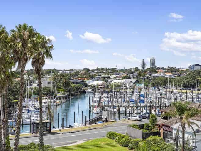 7 Commodore Parry Road, Castor Bay