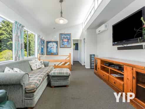 71A Larsen Crescent, Tawa