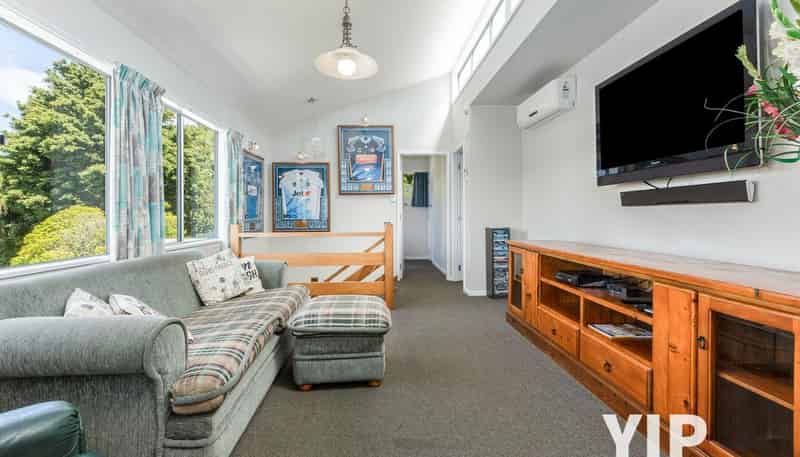 71A Larsen Crescent, Tawa