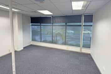 ROAD FRONT OFFICE / WAREHOUSE IN PRIME LOCATION
