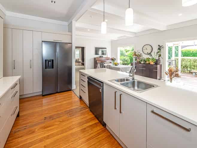 9 Selwyn Crescent, College Estate