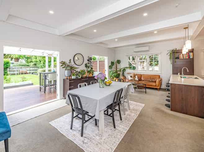 9 Selwyn Crescent, College Estate