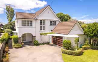 9 Selwyn Crescent, College Estate