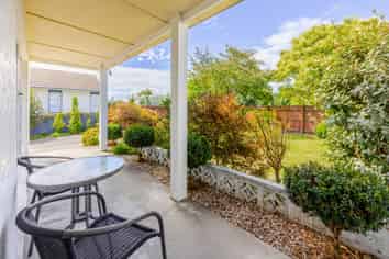 810 Frederick Street West, Mahora