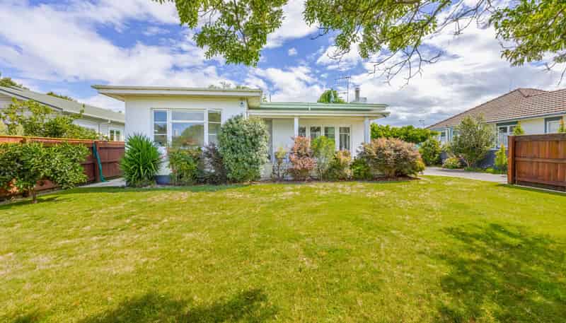 810 Frederick Street West, Mahora