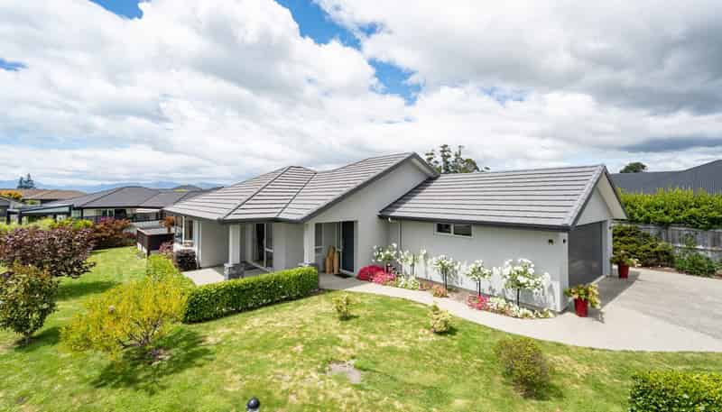 11 Les Wakefield Road, Mapua